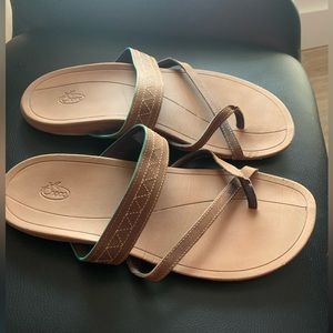 Cognac Chaco Deja Sandals size 9